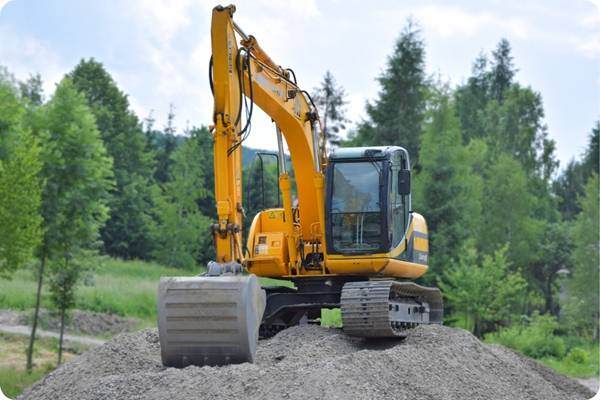 Bagger auf Baustelle