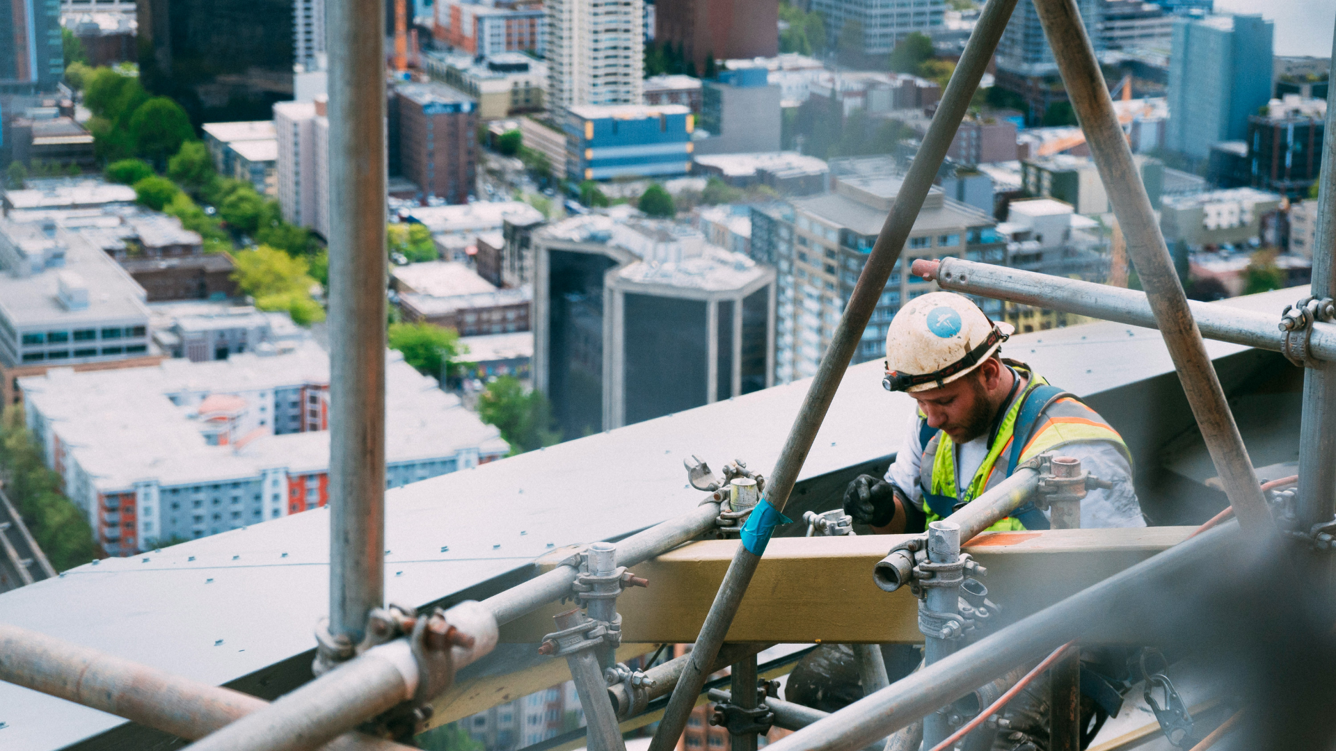 Bauarbeiter auf einer Hochbaubaustelle